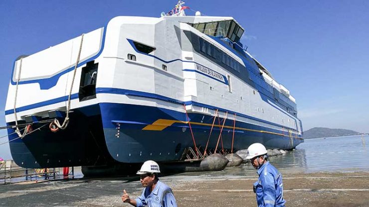 Two 70 m LNG Aluminium catamarans launching with evergreen airbags