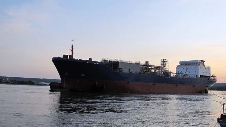 Salvage stranded 6500 CBM LPG Vessel with Evergreen marine airbags