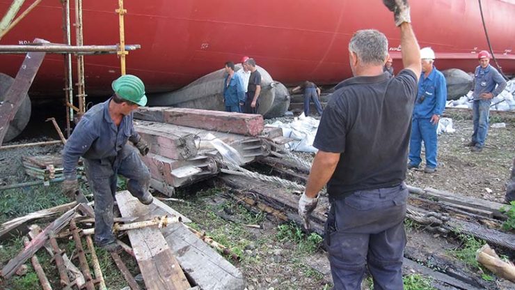Salvage stranded 6500 CBM LPG Vessel with Evergreen marine airbags