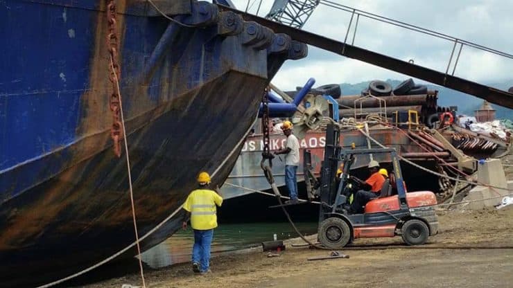 Dry dock barge in Alatou PNG launched with evergreen airbags