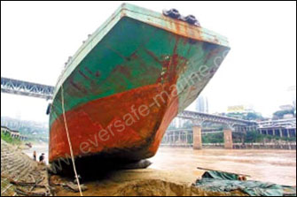 Salvage airbags used to grounded cargo ship in Jialing River