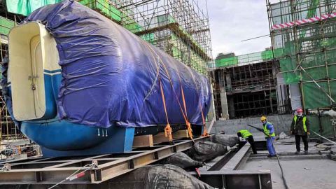 Hyperbaric oxygen chambers moving and lifting with roller airbags