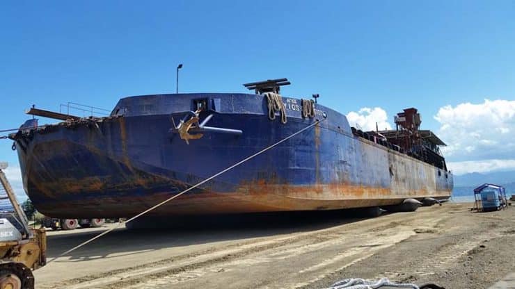 Dry dock barge in Alatou PNG launched with evergreen airbags