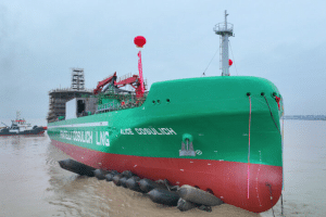 8,200 cubic meters LNG bunkering vessel ship launching with roller airbags&ship launching airbags