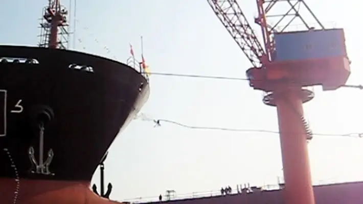 Cut off hold wirerope to release the ship launching