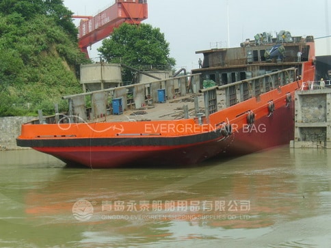 Ship Launching on Steep Bank by Evergreen Marine Airbags